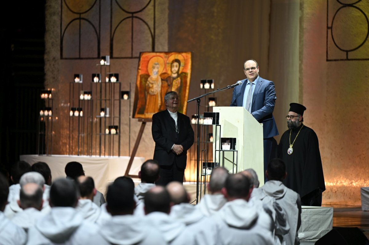 Prière du soir à l'Accor Arena à Bercy. © Marie-Christine Bertin / Diocèse de Paris.