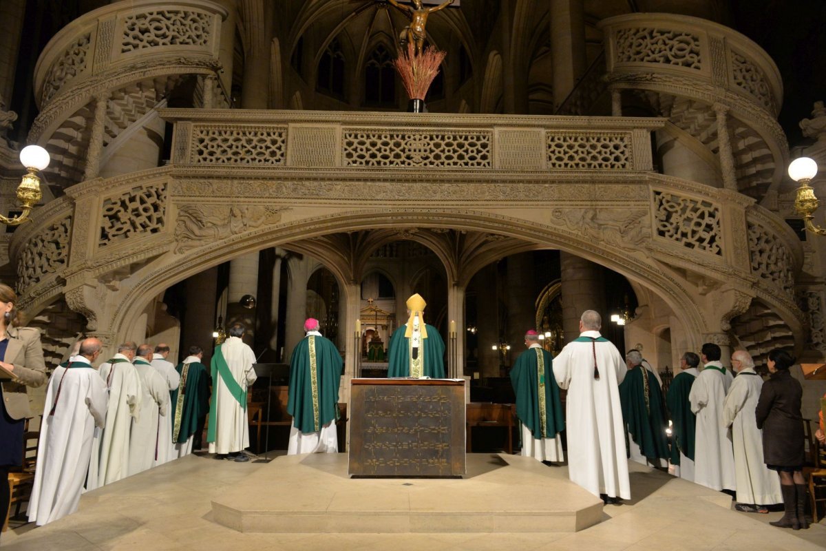 Envoi des baptisés en mission diocésaine. © Marie-Christine Bertin / Diocèse de Paris.