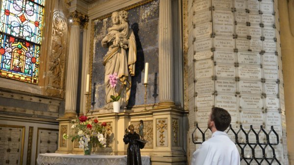 Vêpres, messe et veillée de prière pour les futurs prêtres