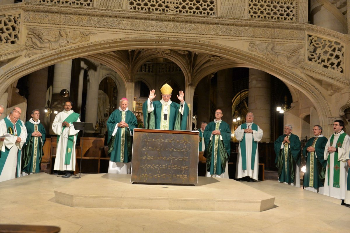 Envoi des baptisés en mission diocésaine. © Marie-Christine Bertin / Diocèse de Paris.