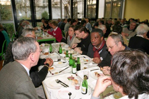 Au restaurant du lycée. 