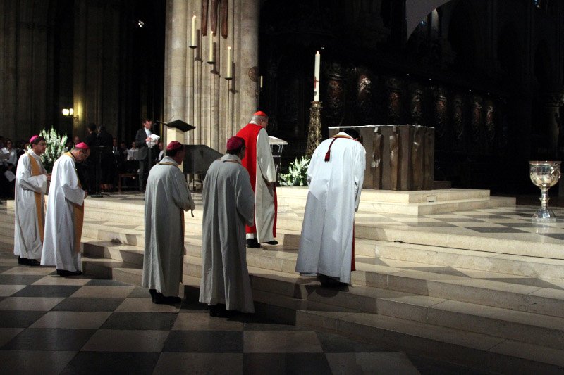 Le cardinal André Vingt-Trois était entouré des vicaires généraux. © Yannick Boschat.