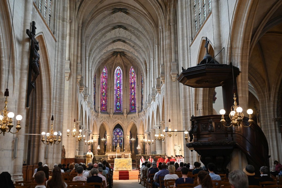 Messe d'action de grâce pour le ministère de Mgr Olivier de Cagny à Paris. © Marie-Christine Bertin / Diocèse de Paris.