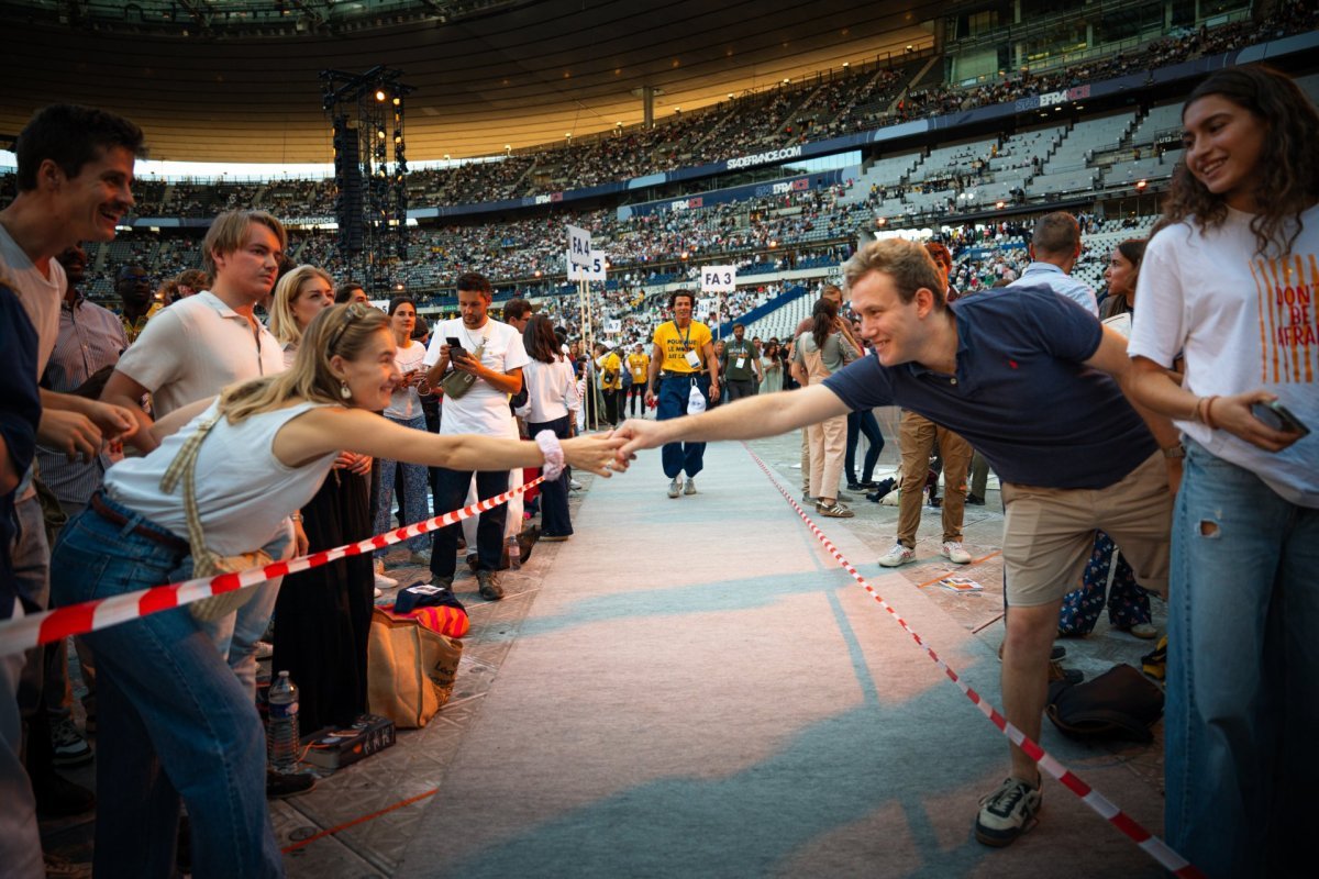 Veillée de prière avec les jeunes et le pape Léon XIV : Ouverture du Stade. © Dylan Guidez / Diocèse de Paris.