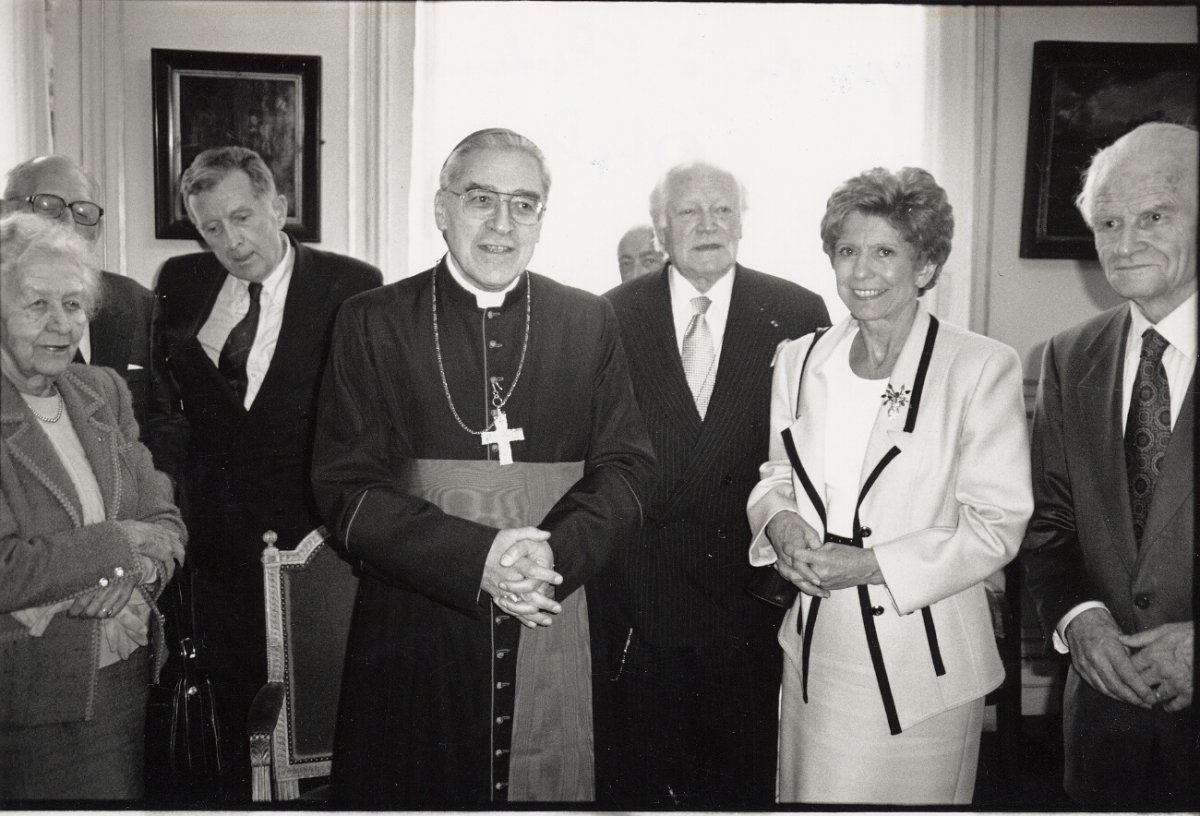 Élu à l'Académie française. En juin 1995. 