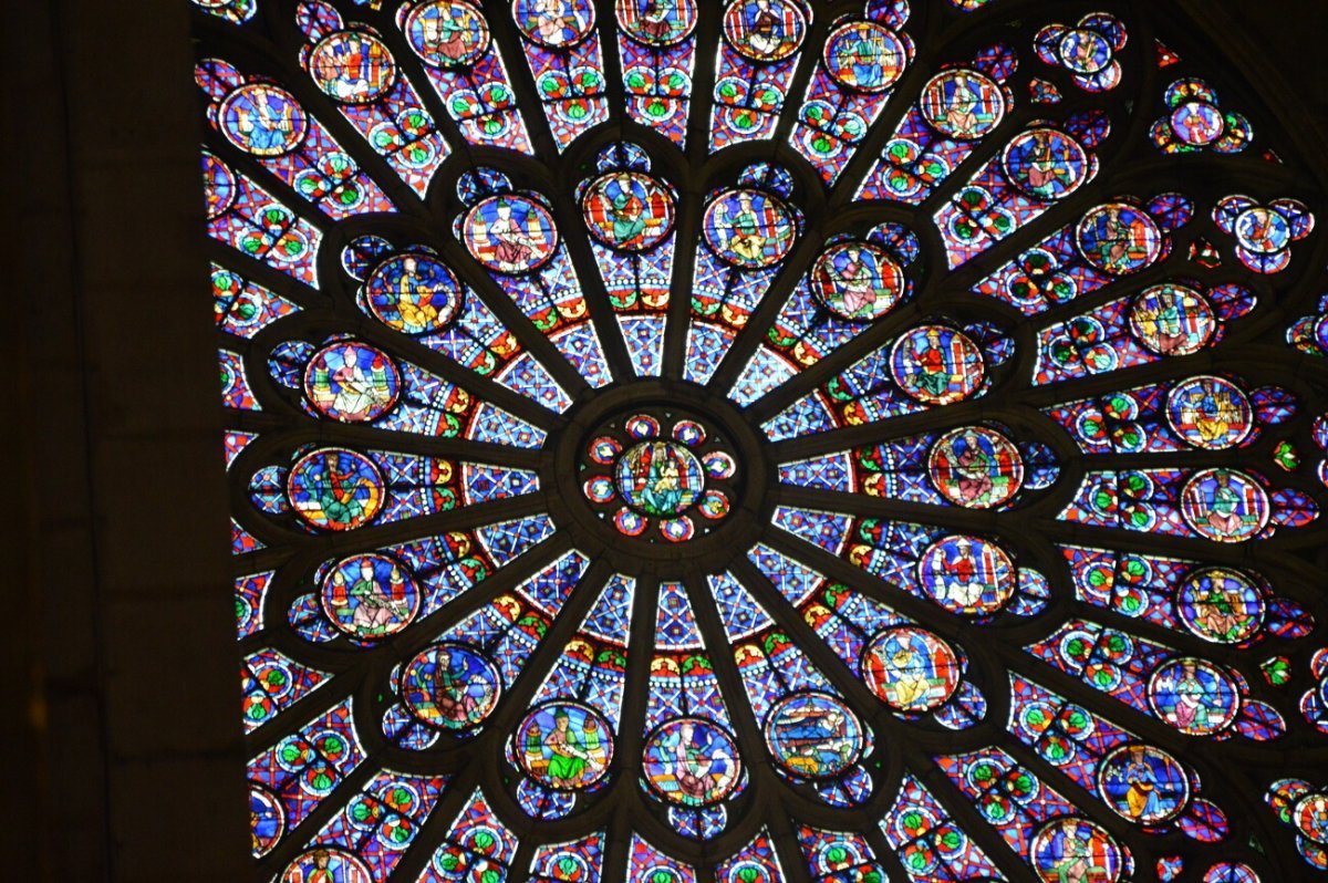 Rosace nord de Notre-Dame de Paris. © Etienne Castelein.