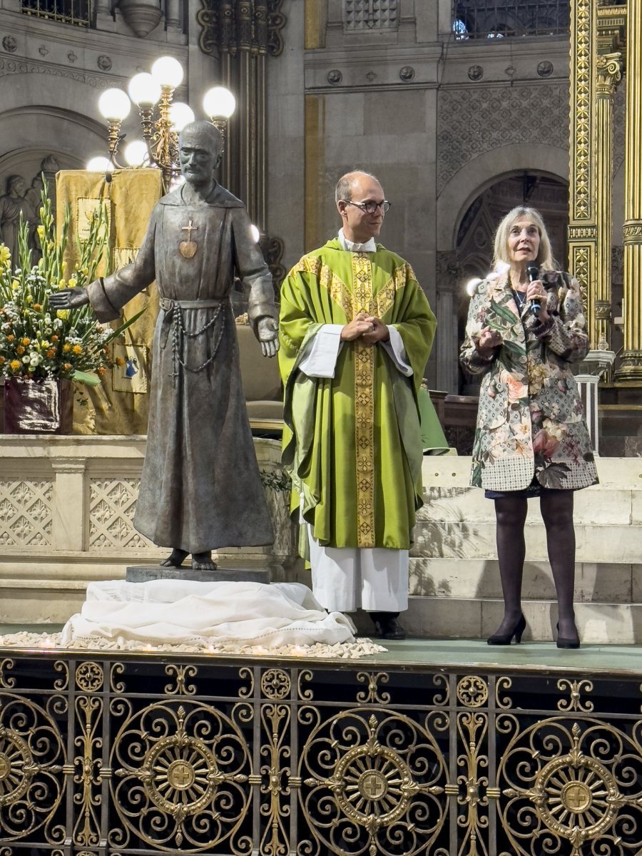 Dévoilement de la statue de saint Charles de Foucauld à Saint-Augustine. © Benjamin Monnerot-Dumaine.