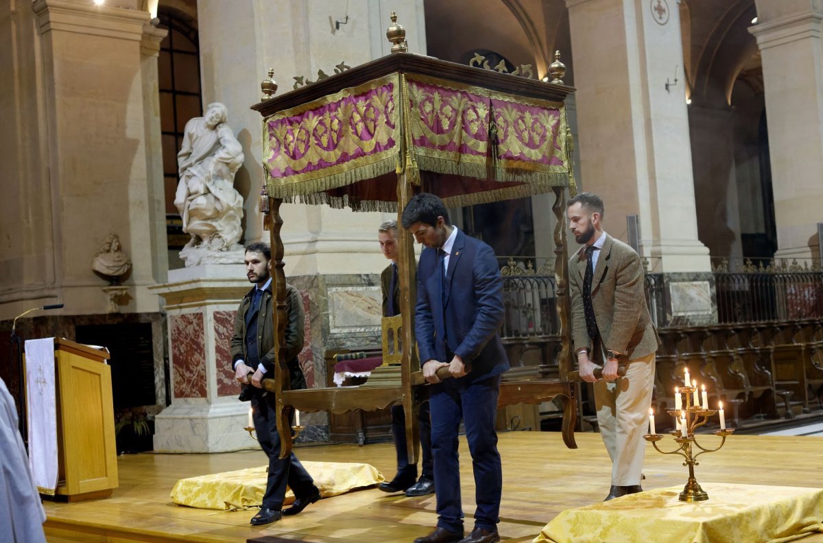 Accueil des reliques de St Thomas d' Aquin à l' église St Roch. © Trung Hieu Do / Diocèse de Paris.