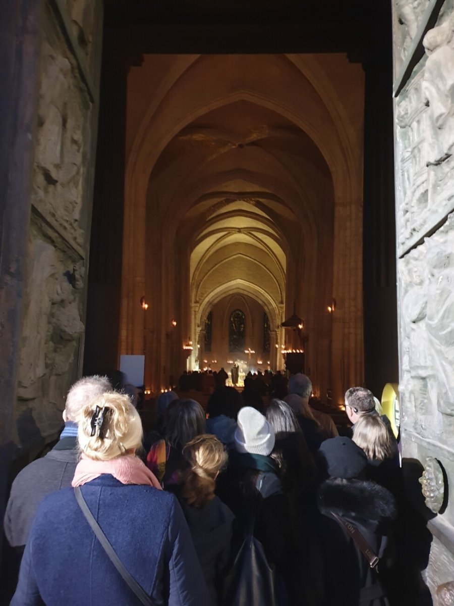 Soirée sainte Geneviève à Saint-Pierre de Montmartre (18e). © Renaud Kaeppelin.