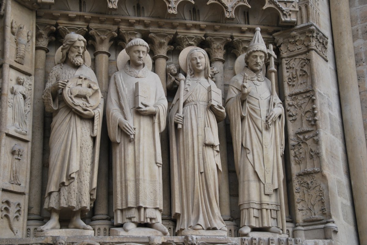 Le cierge de sainte Geneviève à Notre-Dame de Paris (4e). © Diana Pichard.