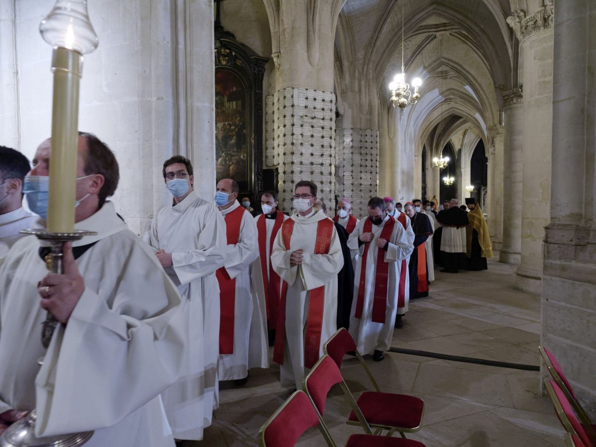 Ostention de la sainte couronne d'épines. © Yannick Boschat / Diocèse de Paris.