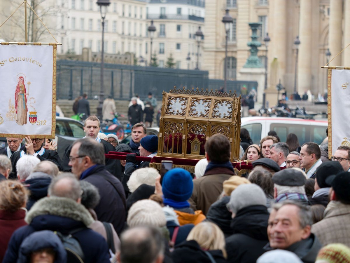 Neuvaine de sainte Geneviève 2025 : messe et procession. © Yannick Boschat / Diocèse de Paris.