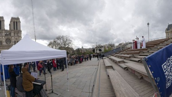 Chemin de croix de Notre-Dame de Paris 2024