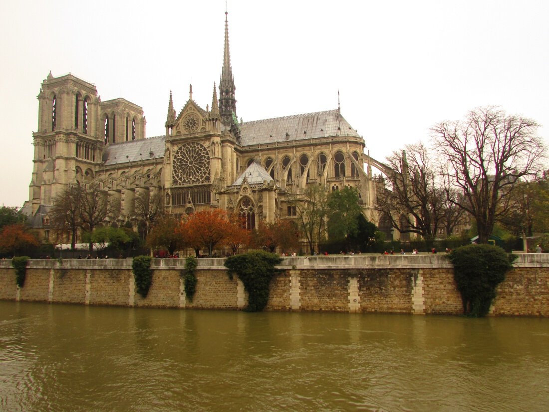 Arrivée à Notre-Dame de Paris des groupes. © Marie Bourdel / Diocèse de Paris.