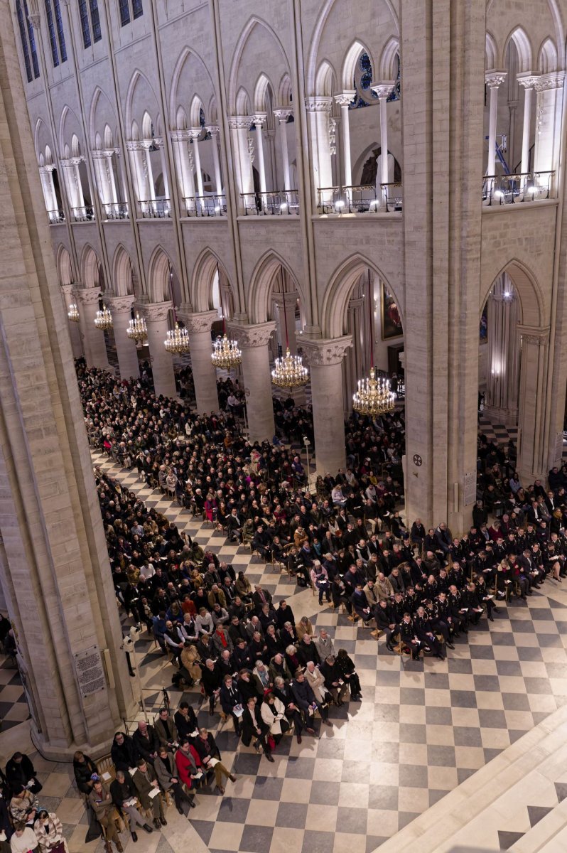 Messe en présence des Pompiers et des Compagnons. © Yannick Boschat / Diocèse de Paris.