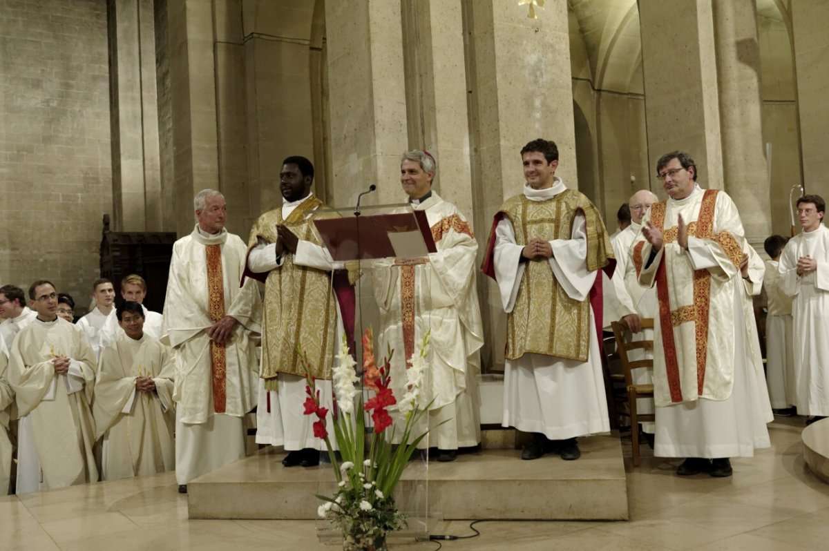 Ordinations diaconales en vue du sacerdoce 2019. Par Mgr Denis Jachiet, évêque auxiliaire de Paris, le 28 septembre 2019 à Saint-Lambert de Vaugirard. © Trung Hieu Do / Diocèse de Paris.