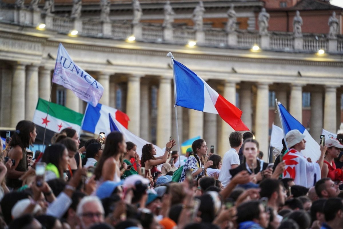 Mardi 29 juillet - Place Saint-Pierre. © Illian Callé – Diocèse de Paris.