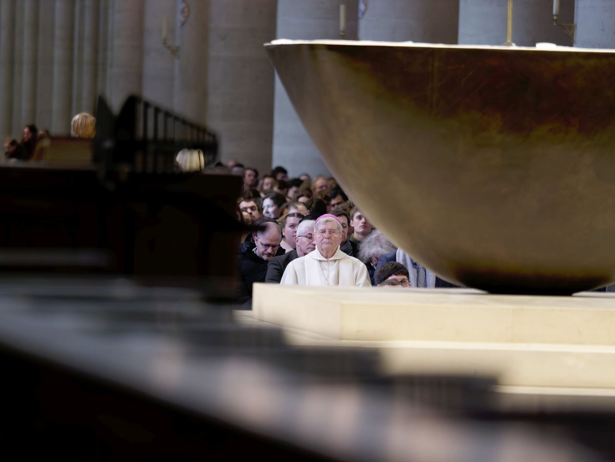 Prière du milieu du jour à Notre-Dame de Paris. © Yannick Boschat / Diocèse de Paris.