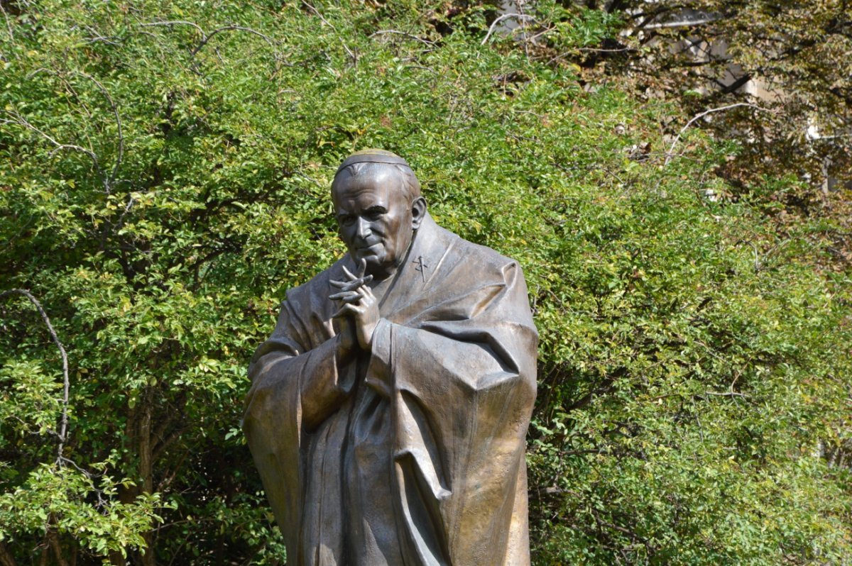 Statue de saint Jean-Paul II. © Mathilde de Brunier.