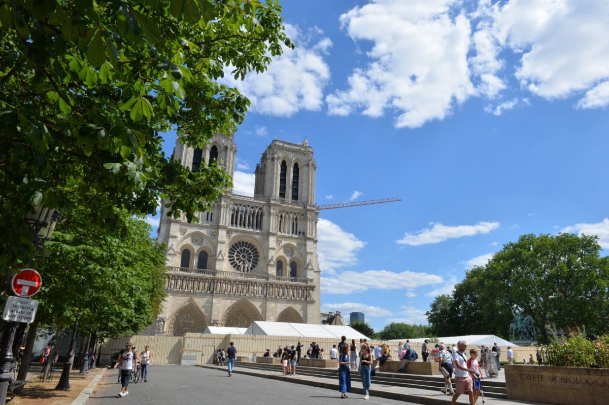 Réouverture du parvis de Notre-Dame de Paris. © Marie-Christine Bertin / Diocèse de Paris.