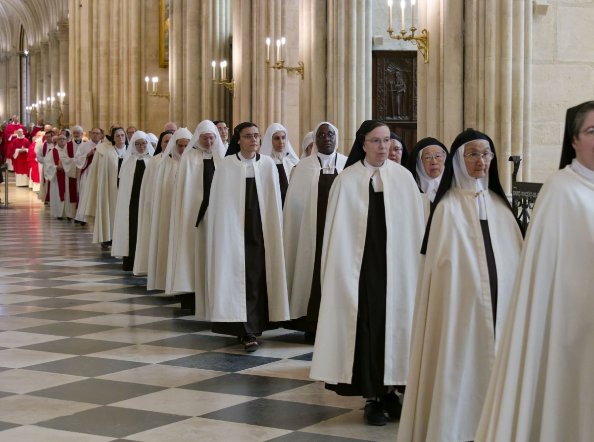 Messe d'action de grâce pour la canonisation des 16 carmélites de Compiègne. © Yannick Boschat / Diocèse de Paris.