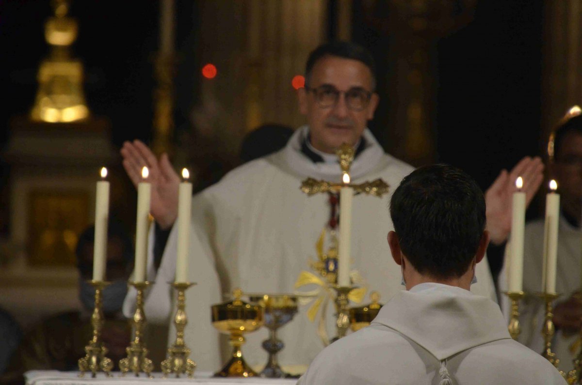 Accueil des reliques de sainte Geneviève à Saint-Germain l'Auxerrois. © Michel Pourny / Diocèse de Paris.