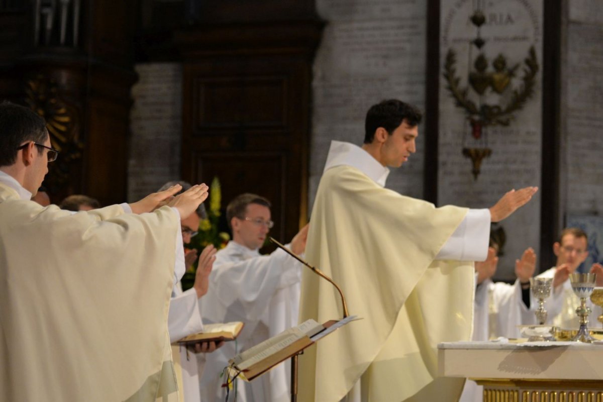 Messe des nouveaux prêtres à Notre-Dame des Victoires 2021. © Marie-Christine Bertin / Diocèse de Paris.