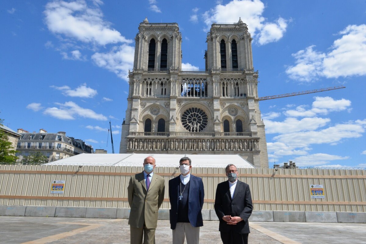 Réouverture du parvis de Notre-Dame de Paris. © Marie-Christine Bertin / Diocèse de Paris.