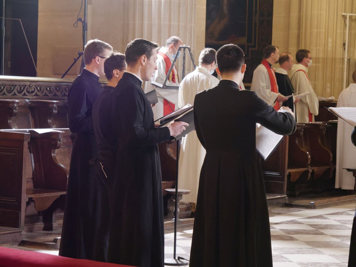 Ostention de la sainte couronne d'épines. © Yannick Boschat / Diocèse de Paris.