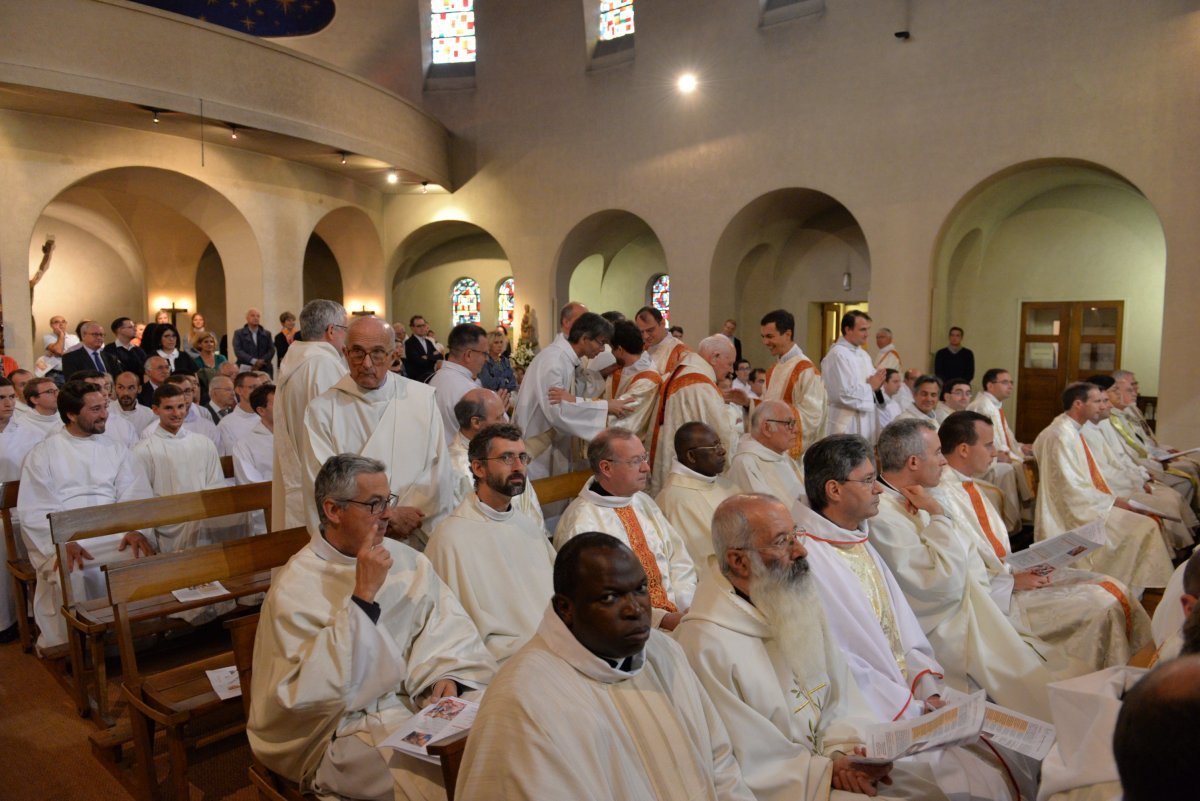 Ordinations d'Henri Beaussant, Philippe Cazala et Pierre-Henri Debray à (…). © Marie-Christine Bertin.