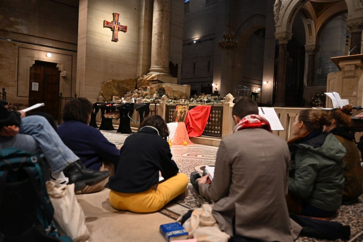 Prière du matin à Saint-Pierre de Montrouge. © Marie-Christine Bertin / Diocèse de Paris.