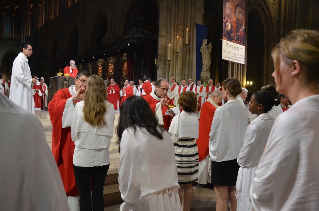 Certains confirmands ont reçu l'Eucharistie pour la première fois. © Marie-Christine Bertin / Diocèse de Paris.