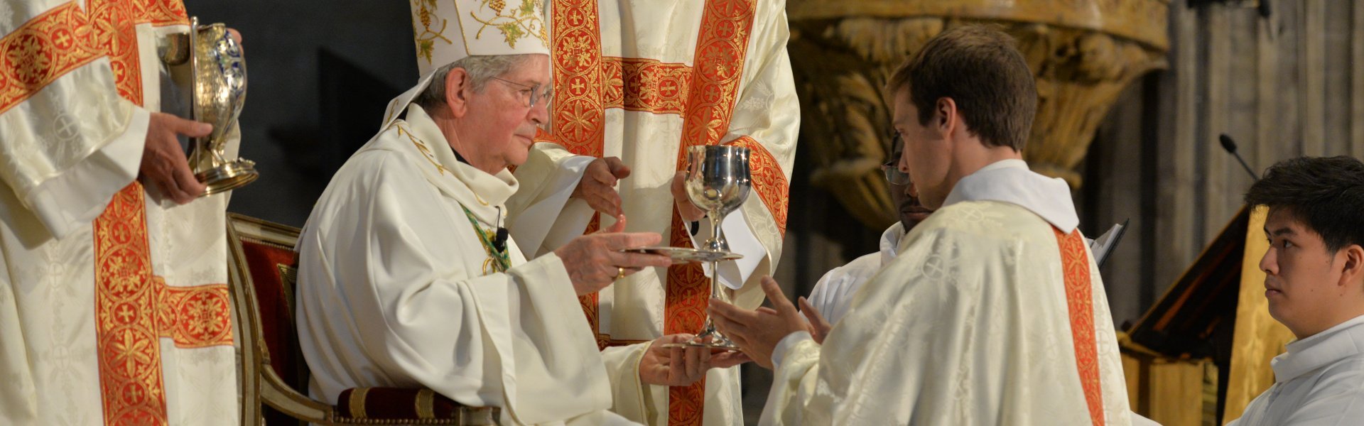 « Recevez l'offrande du peuple saint pour la présenter à Dieu. ». (c) Marie-Christine Bertin / Diocèse de Paris.