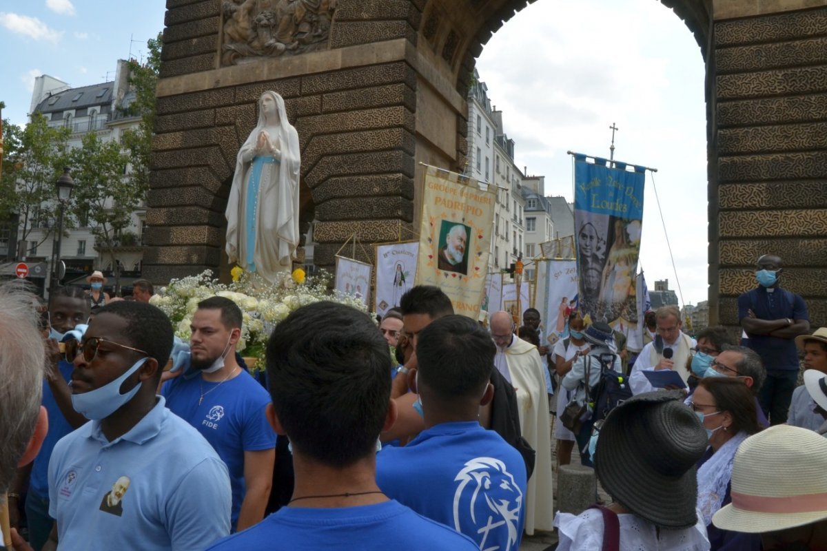 Fête de l'Assomption de la Vierge Marie : procession dans Paris. © Michel Pourny / Diocèse de Paris.