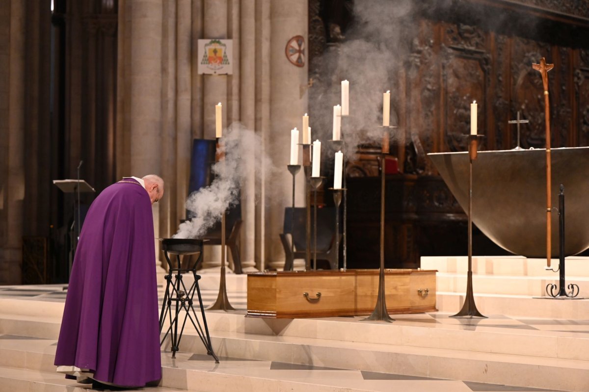Prière des vêpres. © Marie-Christine Bertin / Diocèse de Paris.