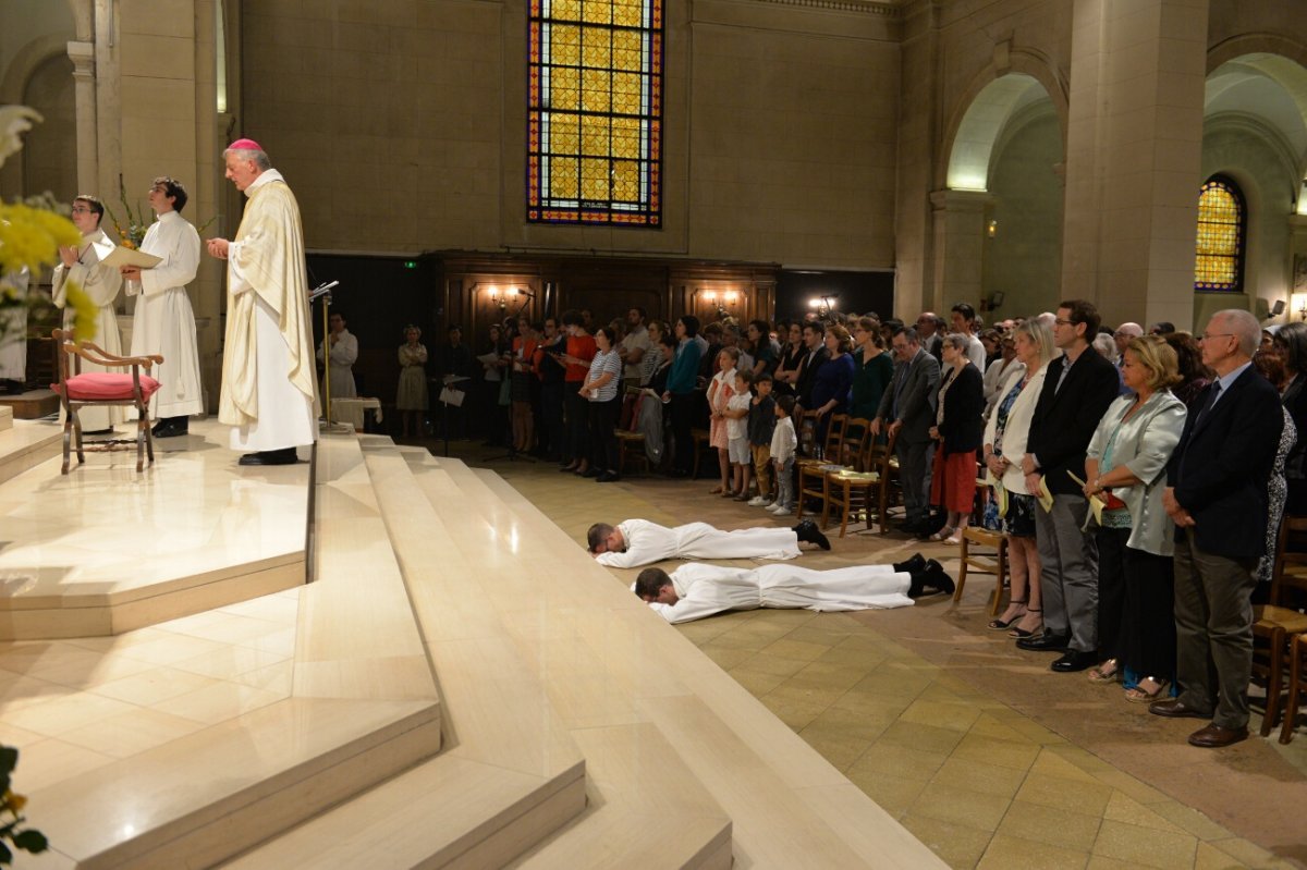 Ordinations diaconales en vue du sacerdoce 2019. Par Mgr Philippe Marsset, évêque auxiliaire de Paris, le 22 septembre 2019 à Saint-Jean-Baptiste de Grenelle. © Marie-Christine Bertin / Diocèse de Paris.