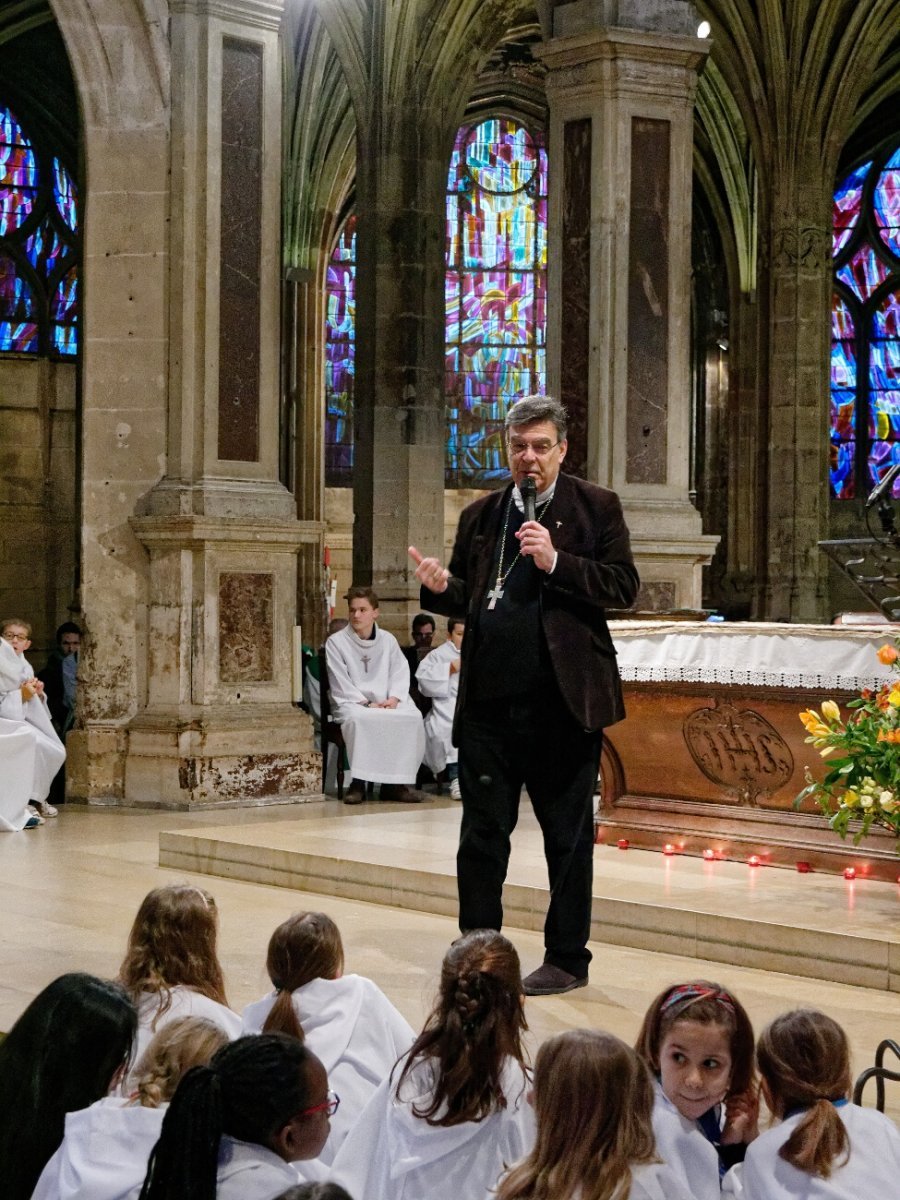 Rencontre avec Mgr Michel Aupetit, archevêque de Paris, à Saint-Séverin. © Yannick Boschat / Diocèse de Paris.