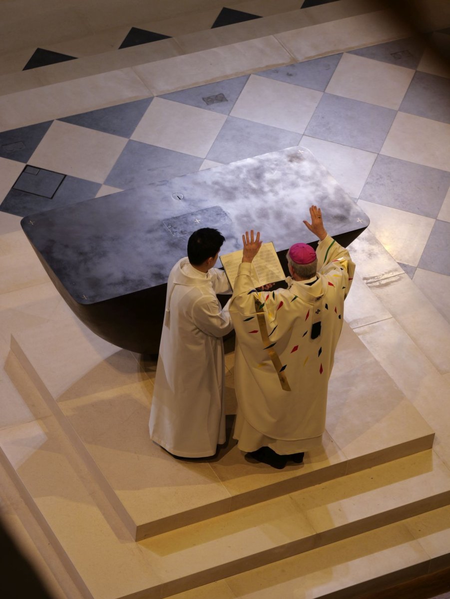 Messe de consécration de l'autel de Notre-Dame de Paris. © Yannick Boschat / Diocèse de Paris.