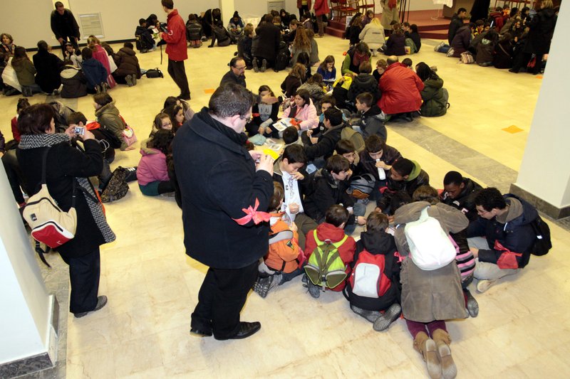 janvier 2010 : Rassemblement des 6ème. 1050 enfants des aumôneries de Paris étaient rassemblés pour réfléchir sur l'Eucharistie. 