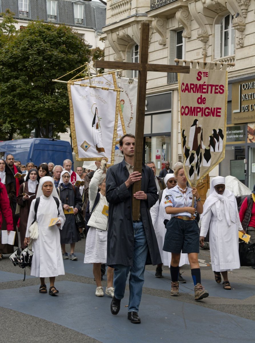 Canonisation des 16 Carmélites de Compiègne : Procession et chemin de croix. © Yannick Boschat / Diocèse de Paris.