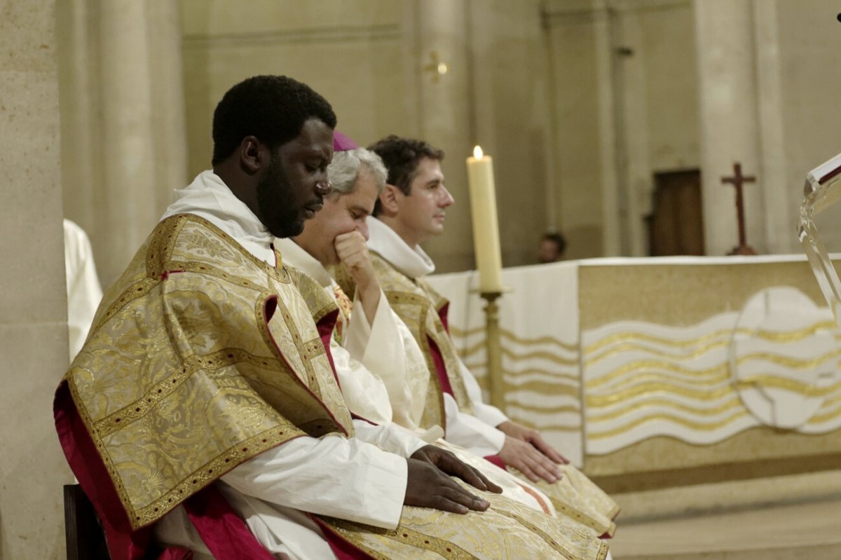 Ordinations diaconales en vue du sacerdoce 2019. Par Mgr Denis Jachiet, évêque auxiliaire de Paris, le 28 septembre 2019 à Saint-Lambert de Vaugirard. © Trung Hieu Do / Diocèse de Paris.