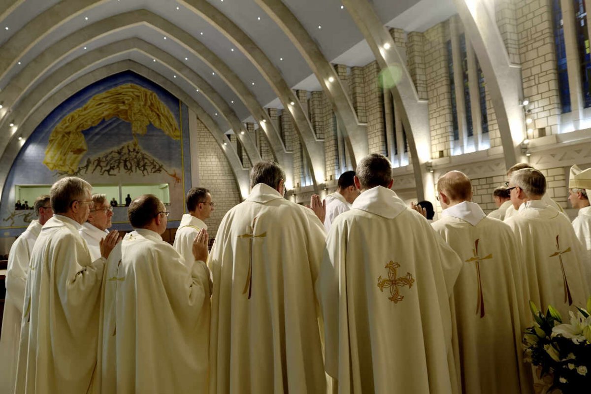 Ordinations pour la Compagnie de Jésus. © Trung Hieu Do / Diocèse de Paris.