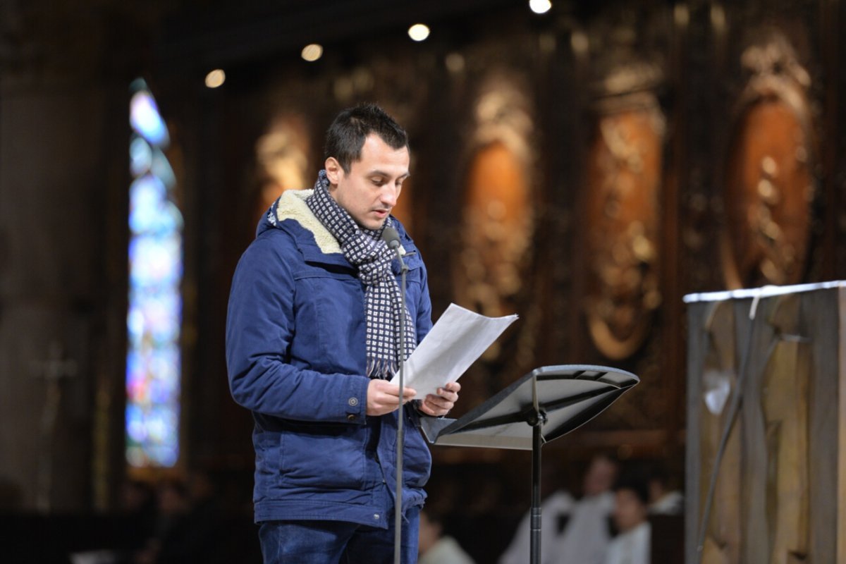 Célébration de 15h : témoignage d'un catéchumène. © Marie-Christine Bertin / Diocèse de Paris.