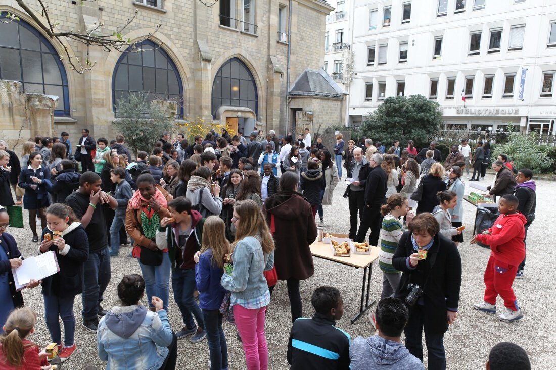 Goûter. © Yannick Boschat / Diocèse de Paris.