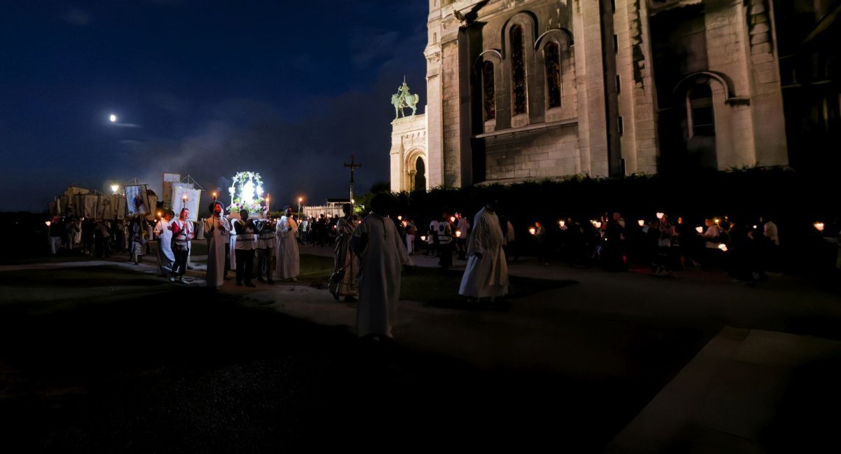 Procession de l'Assomption du Sacré-Cœur de Montmartre 2024. © Yannick Boschat / Diocèse de Paris.