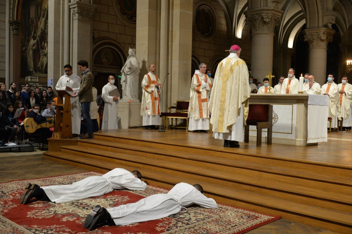 Ordinations diaconales en vue du sacerdoce 2020 à Saint-Ambroise (11e). © Marie-Christine Bertin / Diocèse de Paris.