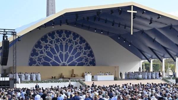 Messe en plein air avec le pape Léon XIV