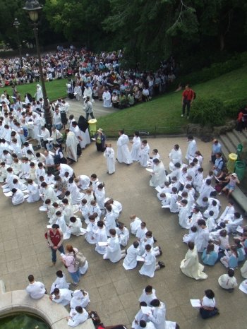 Fête du Saint-Sacrement. Rassemblement diocésain des clercs à Montmartre - Dimanche 10 juin 