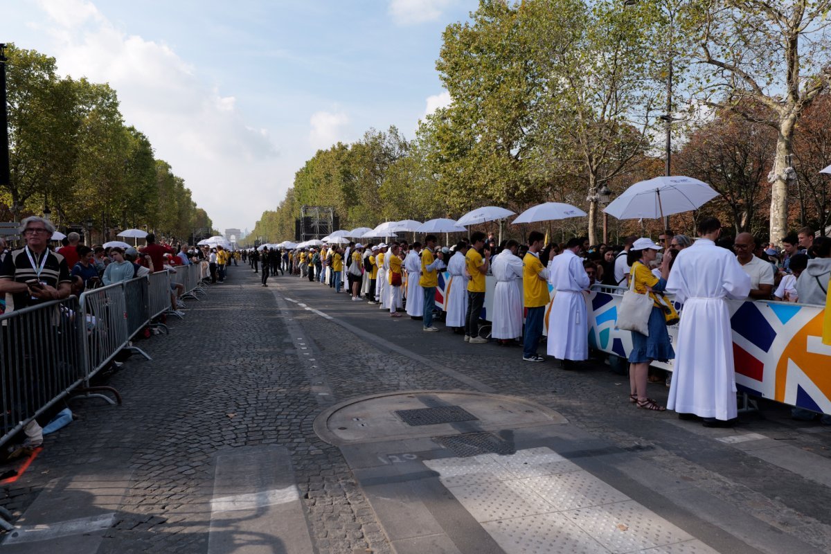 Messe à la Concorde et aux Champs-Élysées présidée par le pape Léon XIV. © Yannick Boschat / Diocèse de Paris.