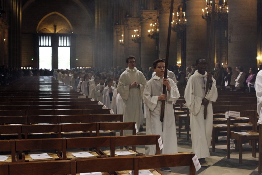 Procession à Notre-Dame de Paris. 